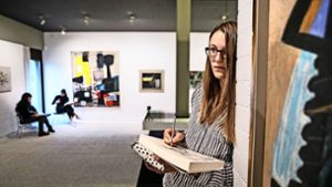 Studierende der Kunstakademie Stuttgart haben sich vom Haus und den Kunstwerken zu skizzenhaften Momentaufnahmen inspirieren lassen. Foto: Horst Rudel