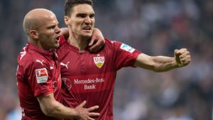 Der VfB Stuttgart hat bei den Münchner Löwen ein 1:1-Unentschieden erreicht, Marcin Kaminiski (rechts) erzielte das rettende Tor in der Nachspielzeit. Foto: dpa
