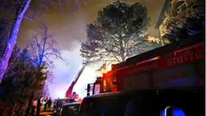 Die Feuerwehr musste in der Nacht einen Dachstuhlbrand in der Bopserwaldstraße bekämpfen- Foto: Feuerwehr Stuttgart