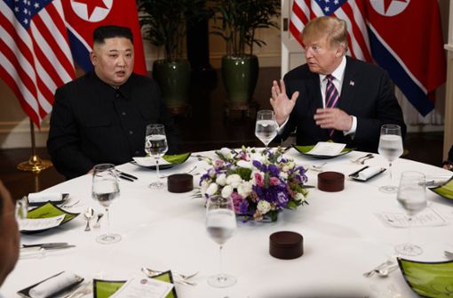 Von Krabbencocktail bis Schokotörtchen: Kim Jong Un und Donald Trump beim gemeinsamen Abendessen. Foto: AP