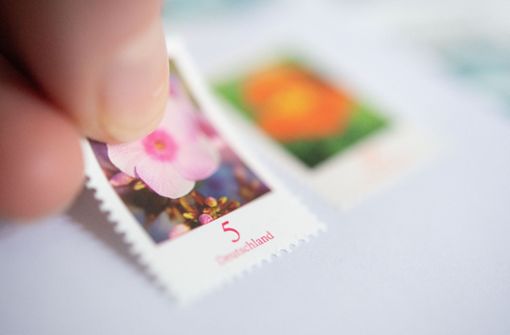 Wer Briefmarken braucht, kann diese bald in der neuen Postfiliale an der Birkenheckstraße kaufen. Foto: Marijan Murat/dpa