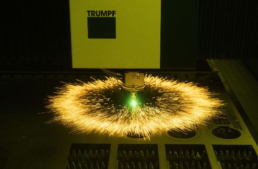 Der Ditzinger Maschinenbauer Trumpf kauft einen Laserhersteller aus den USA. (Symbolbild) Foto: dpa