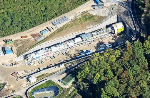 Die 110 Meter lange Bohrmaschine soll ein Stück des Boßlertunnels graben. Foto: Bahn AG