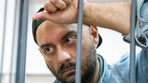 Hinter Gittern: der Regisseur Kirill Serebrennikow beim Hafttermin in Moskau Foto: AP
