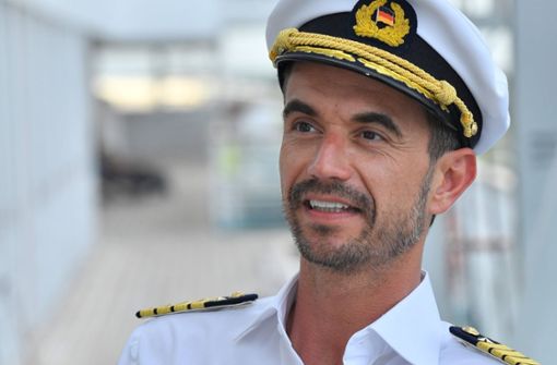 Florian Silbereisen als Kapitän des ZDF-„Traumschiffs“ Foto: dpa/Dirk Bartling