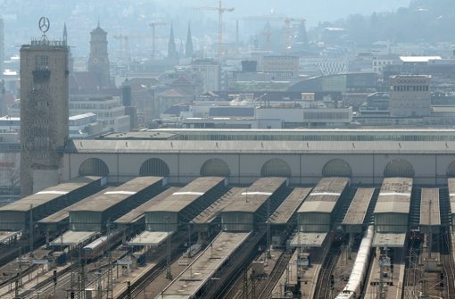Der neue Nesenbach-Düker unter dem Tiefbahnhof soll nach den neuen Plänen in einer 200 Meter langen, bis zu 19 Meter tiefen Baugrube betoniert werden. Foto: dpa