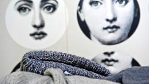 Mützen, Schals oder der klassische Pullover: Wollige Kleidung aus Kaschmir, Angora oder Alpaka gibt es inzwischen in allen Formen und Farben. Foto: Lichtgut/Volker Hoschek