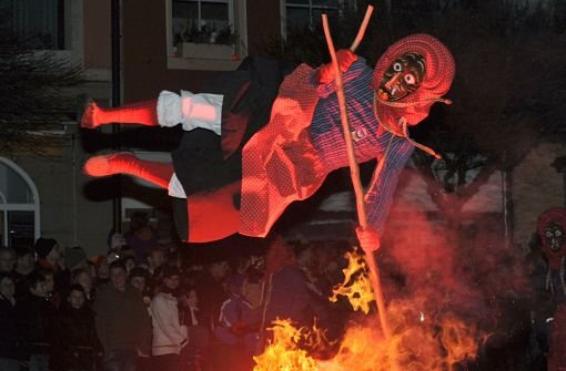 Die Waldkirchener Kandelhexen feiern Hexensabbat Foto: dpa