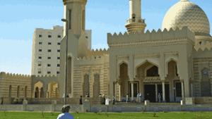 Mit Geld der Freunde aus Abu Dhabi gebaut: Moschee in Dibba etwas außerhalb von Fujairah-Stadt. Foto: Sobik