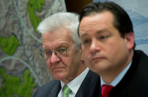 Ministerpräsident Winfried Kretschmann (Grüne, links) und Naturschutzminister Alexander Bonde (Grüne) sehen die Nationalpark-Pläne durch ein Gutachten bestätigt. Foto: dpa