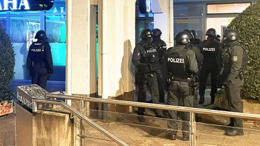 Die Polizei versucht mit Razzien die Banden zu verunsichern – wie hier im Januar in Stuttgart-Vaihingen. Foto: red/Franz Feyder