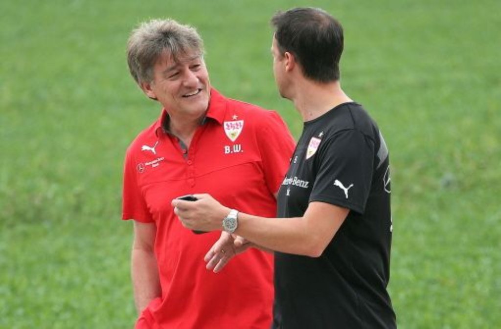 Intensiver Austausch: Bernd Wahler (links) und Fredi Bobic wollen den VfB voranbringen. Was der Präsident über Transfers in diesem Sommer denkt, erfahren Sie in unserer Bildergalerie. Klicken Sie sich durch!