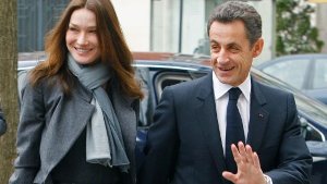 Bei den Regionalwahlen am Sonntag gingen Nicolas Sarkozy und Carla Bruni gemeinsam an die Urne. Seit Wochen halten sich Gerüchte über eine Ehekrise.  Foto: AP
