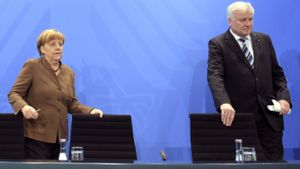 Freunde werden sie so schnell wohl nicht mehr – zumindest aber lassen Angela Merkel und Horst Seehofer ihren Streit vorübergehend ruhen. Foto: dpa