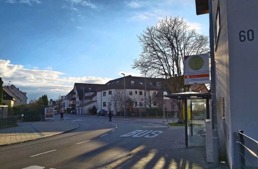Die Otto-Schuster-Straße und die Bushaltestelle an der Ludwig-Jahn-Straße in Nellingen werden saniert und umgestaltet Foto: Peter Stotz