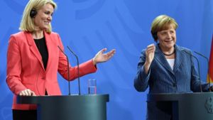 Bundeskanzlerin Angela Merkel (CDU, rechts) und die dänische Ministerpräsidentin Helle Thorning-Schmidt bei einer gemeinsamen Pressekonferenz. Wer Merkels Nachfolger wird, könnten vielleicht bald die CDU-Mitglieder entscheiden. Foto: dpa