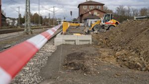 Die Hesse-Bahn-Baustelle ist jetzt nicht mehr die einzige am Bahnhof Weil der Stadt. Auch die Fahrstühle werden erneuert. Foto: Jürgen Bach/Jürgen Bach