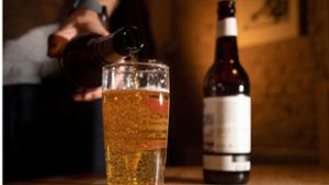 Kein Bier für mehrere Wochen? Für viele Deutsche denkbar - sie würden beim Fasten am ehesten auf Alkohol verzichten. Foto: Franziska Gabbert/dpa