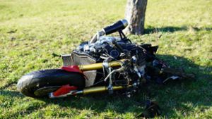 Das Motorrad wurde durch den Unfall zerstört. Foto: SDMG/Wölfl