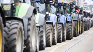 Landwirte dürfen mit Traktoren zum Auftritt von Bundeskanzler Olaf Scholz in Freiburg anrücken (Symbolfoto). Foto: picture alliance/dpa/Christoph Soeder