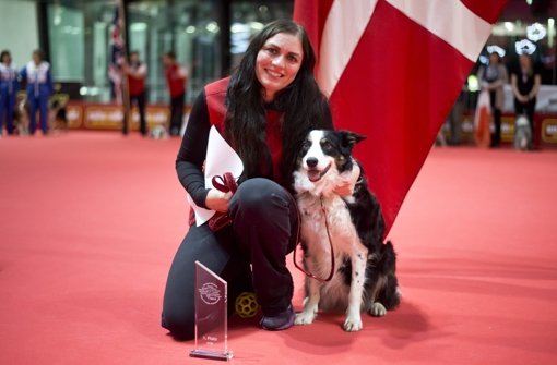 Stolze Sieger der Dogdance-EM in Stuttgart: Anja Christiansen und Hündin Queeny Foto: dpa