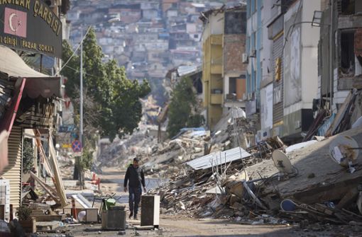 Bei dem Erdbeben in der Osttürkei haben im Februar viele Menschen ihr Zuhause verloren. Zehn Vereine aus Kornwestheim und Ludwigsburg wollen helfen, Wohncontainer zu finanzieren. Foto: dpa/Unal Cam (Archiv)