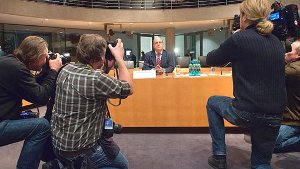Im Fokus: Der Abgeordnete Michael Hartmann steht dem U-Ausschuss Rede und Antwort. Foto: dpa