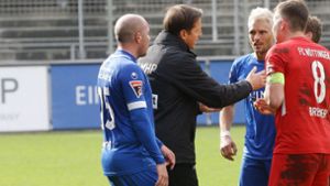 Kickers-Trainer Ramon Gehrmann: Diskussionen mit seinen eigenen Spielern und denen des FC Nöttingen. Foto: Baumann