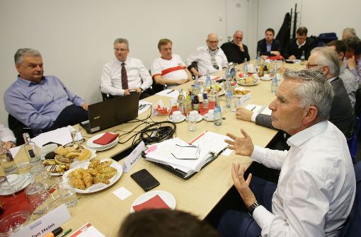 Wolfgang Dietrich (rechts) strebt als Präsident des VfB Stuttgart die Ausgliederung an. Foto: Pressefoto Baumann