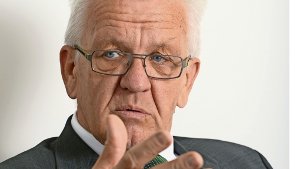 Kretschmanns heikles Unterfangen: Grün-Rot will im Wahljahr verstärkt abschieben. Foto: dpa