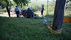 Der 59-jährige Traktorfahrer verstarb trotz sofort eingeleiteter Hilfsmaßnahmen noch an der Unfallstelle. Foto: 7aktuell.de/Sven Adomat