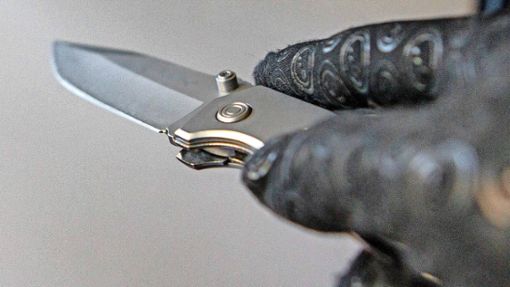 Der 48-Jährige wollte sein Opfer mit einem Messer verletzen. Foto: Imago/Agentur 54 Grad/Christian Deutzmann