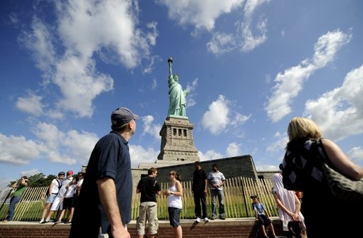 New York, New York: Wer 2015 in die USA reisen möchte, sollte beim Reiseveranstalter buchen – auf Pauschalangebote wirkt sich der ungünstige Wechselkurs im Moment noch nicht aus. Foto: dpa