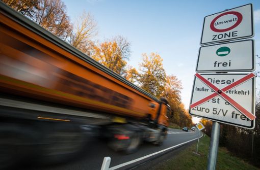 Einfahrt verboten: für Dieselfahrer ist in den Innenstädten bald Schluss. Foto: dpa