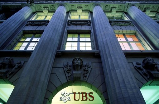Der Sitz der Schweizer Bank UBS in Zürich: Tausende Steuerflüchtlinge, die ihr Geld über die UBS in die Schweiz geschafft haben, müssen jetzt mit Post von der Staatsanwaltschaft rechnen Foto: dapd