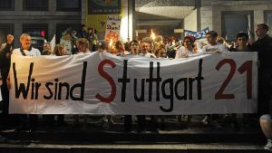 Stuttgart-21-Befürworter demonstrieren vor dem Rathaus in Stuttgart. Foto: dpa