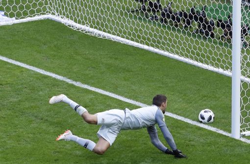 Die Fifa wertete den Treffer für Frankreich nachträglich als Eigentor. Foto: AP