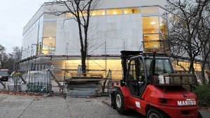 Während des 24 Millionen teuren Umbaus im Stuttgarter Schauspielhaus wird neben dem Foyer und dem Zuschauerraum auch die Bühne saniert. Schauen Sie sich in unserer Bildergalerie die Sanierungsarbeiten an. Foto: dpa