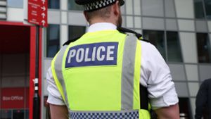 Zwei Polizisten sollen in England mit einer betrunkenen Frau Sex im Streifenwagen gehabt haben (Symbolbild). Foto: IMAGO/Action Plus/IMAGO/John Patrick Fletcher