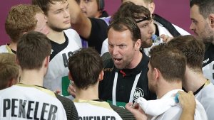 Die deutschen Ex-Weltmeister Heiner Brand und Markus Baur haben Handball-Bundestrainer Dagur Sigurdsson mit Lob überschüttet.  Foto: dpa