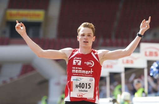 Sebastian Reinwand: Sieger des Halbmarathons in Stuttgart Foto: Baumann