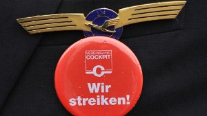Nach Angaben der Lufthansa sind derzeit sechs Tarifverträge offen. Eine Gesamtschlichtung hat die Fluggesellschaft nun abgelehnt. Foto: dpa