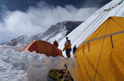 Camp I auf 7000 Meter. Derzeit halten sich Andy Holzer und sein Team in Camp III auf 8300 Metern auf. Foto: Furtenbach Adventures