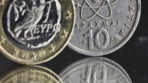 Euro oder Drachme – letztlich geht es genau darum beim Referendum in Griechenland. Foto: dpa