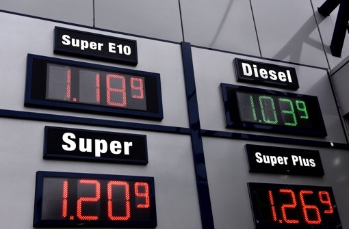 Nicht nur Tanken wird billiger. Auch Nahrungsmittel kosteten im Januar 1,3 Prozent weniger als Anfang 2014.  Foto: dpa