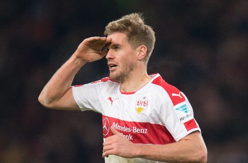 Simon Terodde bleibt beim VfB Stuttgart – und die Fans huldigen ihrem Torjäger. Foto: dpa