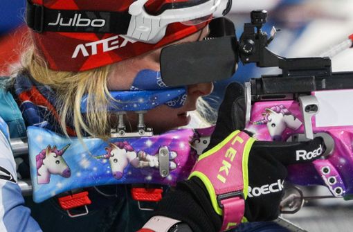 Biathletin Marketa Davidova sorgt mit ihrem Einhorn-Gewehr bei den Olympischen Winterspielen 2018 in Pyeongchang für einen echten Hingucker. Foto: AP