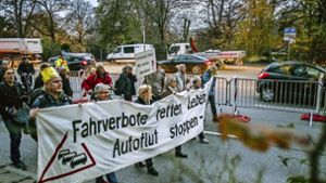 Die Anwohner des Feinstaub-Brennpunkts Neckarstraße und weitere Bürger demonstrierten zum Jahresende für Fahrverbote. Foto: Lichtgut/Max Kovalenko