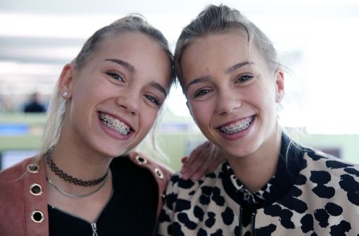 Die Zwillinge Lisa und Lena haben weltweit fast zehn Millionen Follower auf Instagram. Foto: Hannes Opel
