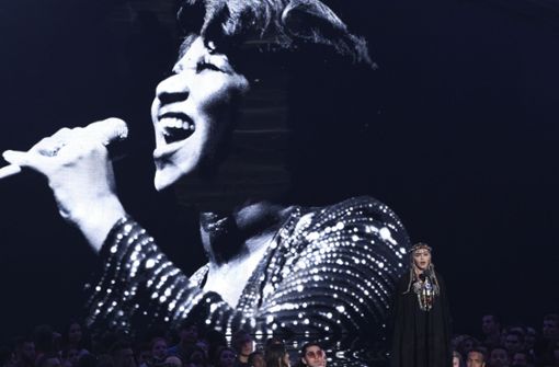 Madonna erinnert an die verstorbene Soulsängerin Aretha Franklin und erhält dafür Kritik. Foto: Invision